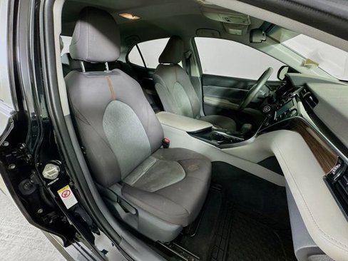 Used 2018 Toyota Camry L image 27