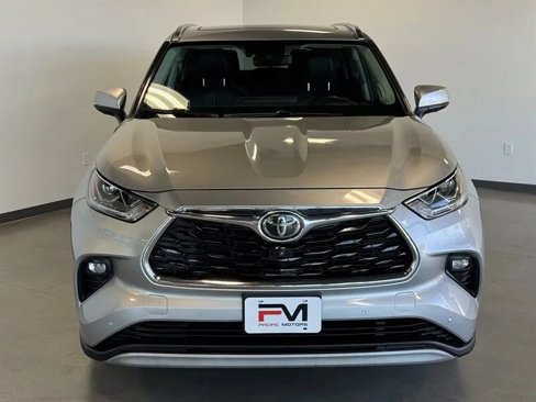 Used 2020 Toyota Highlander Platinum image 2