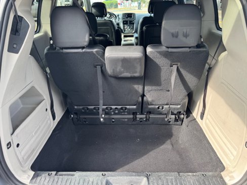 Used 2017 Dodge Grand Caravan SXT image 12