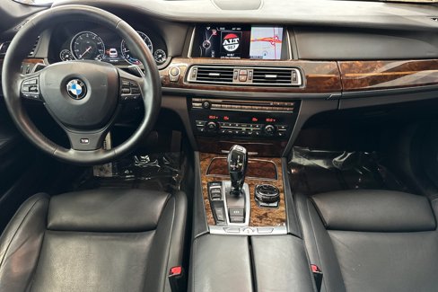 Used 2015 BMW 750i image 16