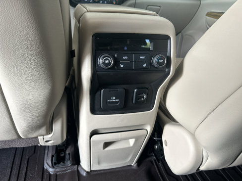 Used 2018 GMC Acadia Denali image 19