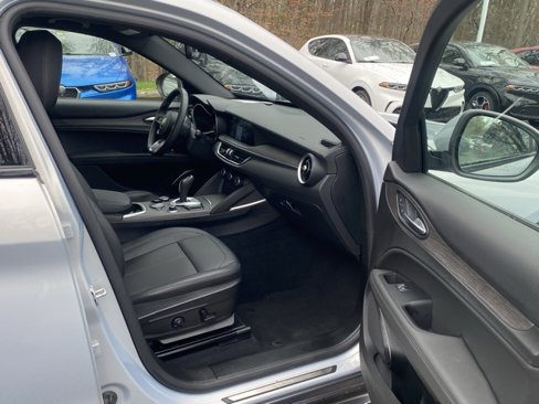 Used 2023 Alfa Romeo Stelvio Ti image 38