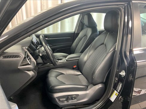 Used 2023 Toyota Camry SE image 10