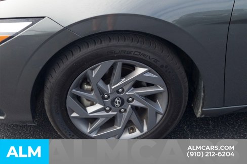 Used 2024 Hyundai Elantra SEL image 13