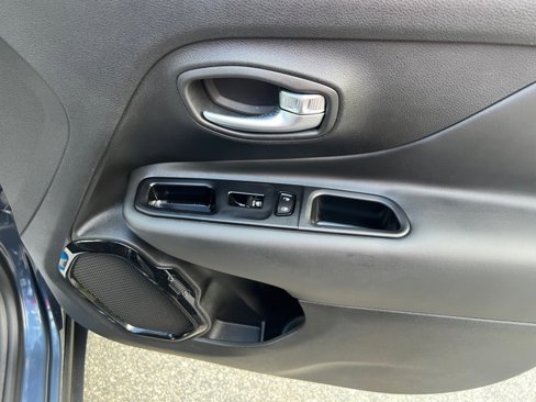 Used 2022 Jeep Renegade Altitude image 35