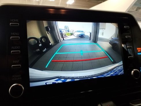 Used 2019 Toyota C-HR XLE image 10