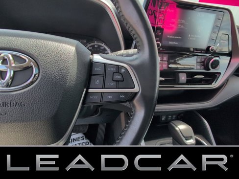 Used 2022 Toyota Highlander XLE image 28