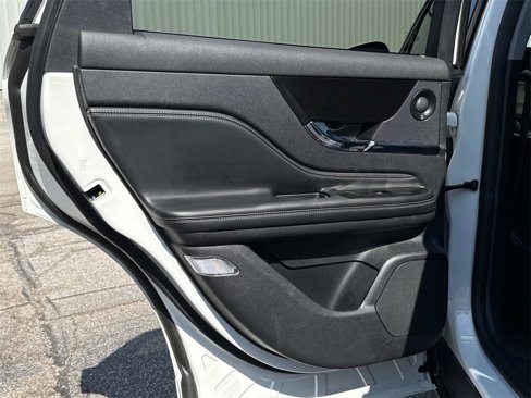 Used 2021 Lincoln Corsair Reserve image 11