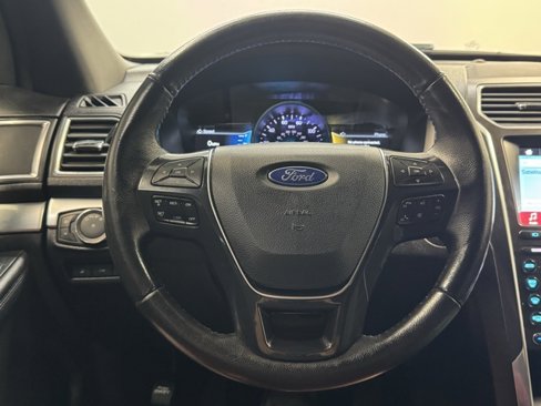 Used 2019 Ford Explorer Limited w/ Class III Trailer Tow Package image 8