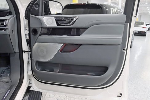 Used 2019 Lincoln Navigator Reserve image 38