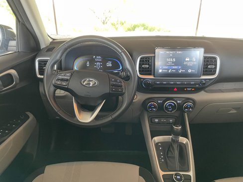 Used 2024 Hyundai Venue SEL image 20
