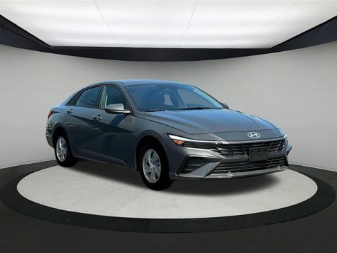 New 2025 Hyundai Elantra SE image 11