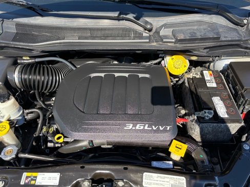 Used 2018 Dodge Grand Caravan SXT image 9