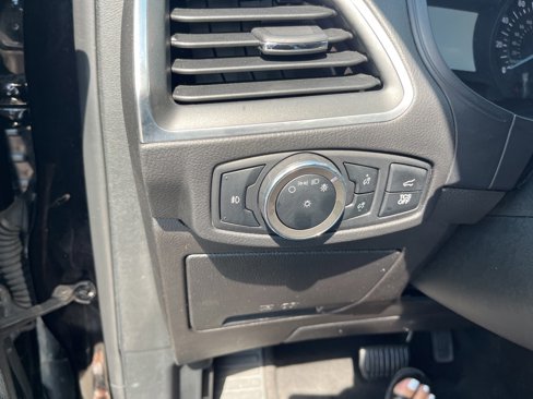 Used 2024 Ford Edge Titanium image 14