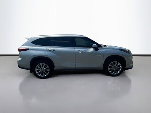 Used 2023 Toyota Highlander Limited image 4