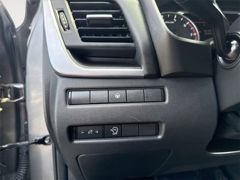 Used 2023 Nissan Rogue SV image 10