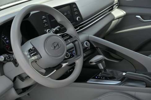 Used 2022 Hyundai Elantra SEL image 17