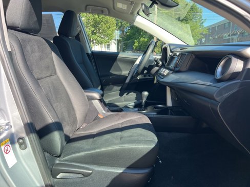 Used 2018 Toyota RAV4 LE image 22