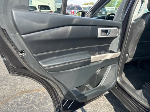 Used 2022 Ford Explorer XLT w/ Equipment Group 202A image 29
