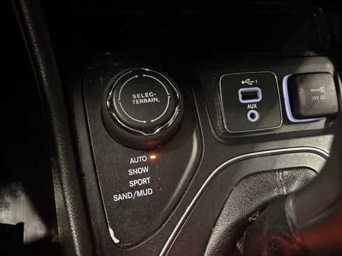 Used 2021 Jeep Cherokee Latitude Lux w/ Comfort/Convenience Group image 20