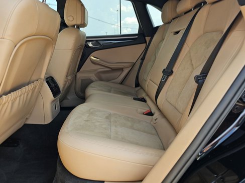 Certified 2021 Porsche Macan image 26
