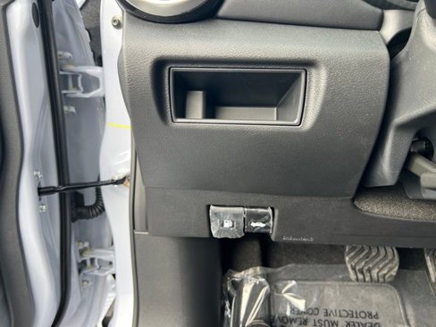 New 2025 Nissan Versa SR w/ Trunk Package image 15