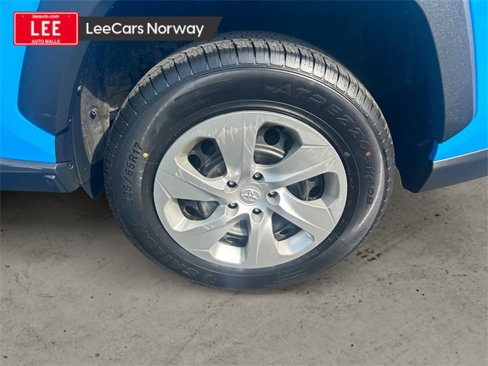 Used 2021 Toyota RAV4 LE image 14