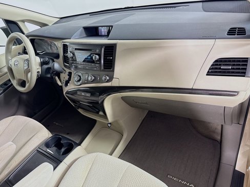 Used 2012 Toyota Sienna LE image 26