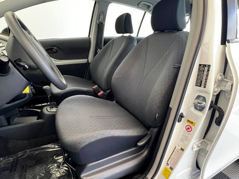 Used 2011 Toyota Yaris 4-Door Hatchback image 8