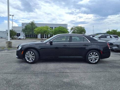 Used 2022 Chrysler 300 Touring image 3