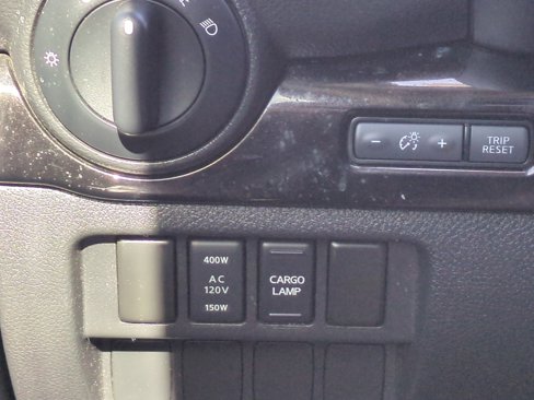 Used 2018 Nissan Titan SV w/ SV Convenience Package image 31