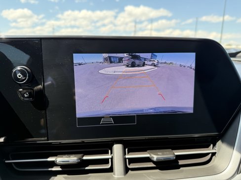 Used 2025 Chevrolet Trax RS w/ Driver Confidence Package image 30