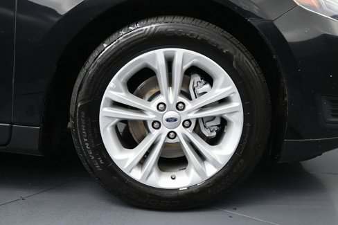 Used 2016 Ford Taurus SE image 6