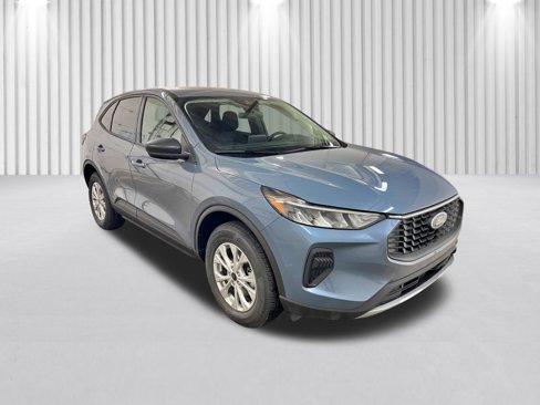 Used 2025 Ford Escape Active w/ Cold Weather Package image 2