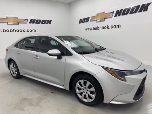 Used 2022 Toyota Corolla LE image 3