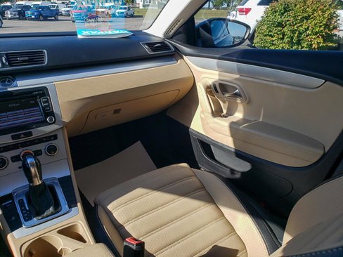Used 2013 Volkswagen CC Sport image 25