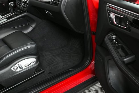 Certified 2024 Porsche Macan image 26