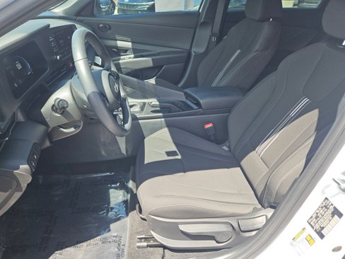 Certified 2025 Hyundai Elantra Sport image 16