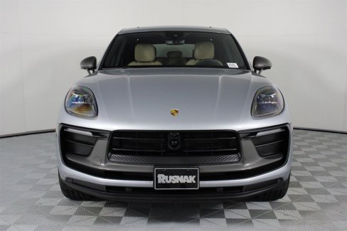 Certified 2025 Porsche Macan Turbo image 10