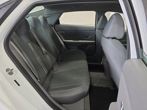 Certified 2021 Hyundai Elantra SEL w/ Convenience Package image 31