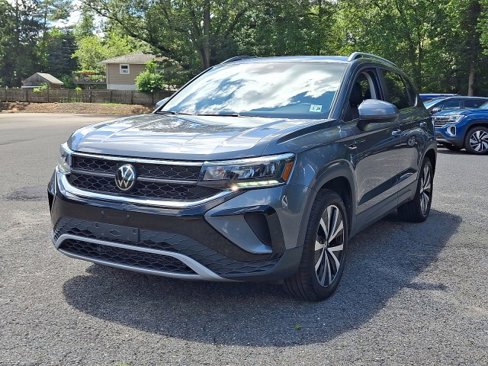 Certified 2022 Volkswagen Taos SE w/ Panoramic Sunroof Package image 4