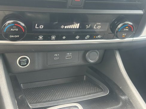 Used 2023 Nissan Rogue SV image 26