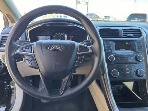 Used 2017 Ford Fusion SE image 18