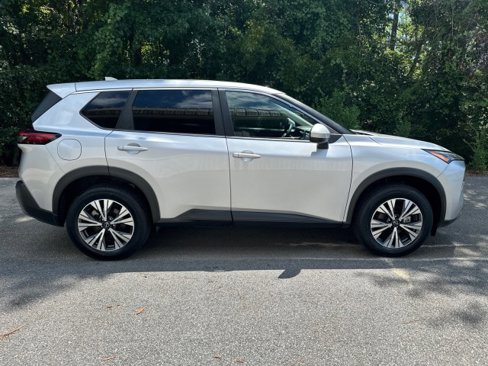 Used 2023 Nissan Rogue SV image 6