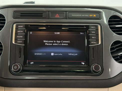 Used 2016 Volkswagen Tiguan S image 11