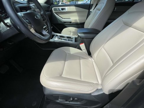Used 2024 Ford Explorer XLT w/ Equipment Group 202A image 11