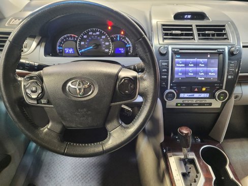 Used 2014 Toyota Camry XLE image 22