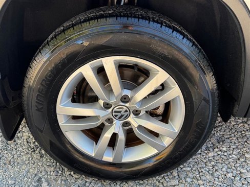 Used 2013 Volkswagen Tiguan S image 21