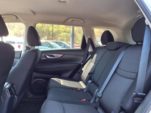 Used 2018 Nissan Rogue SV w/ Premium Package image 17