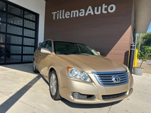 Used 2010 Toyota Avalon XL image 1